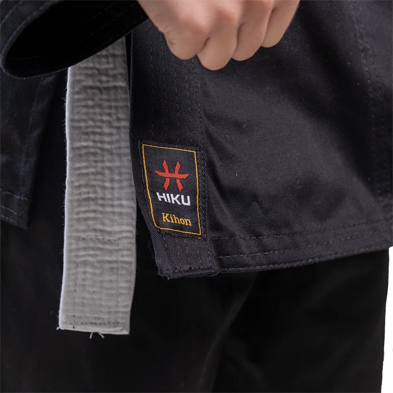 HIKU Kihon Karate-Anzug (schwarz) HIKU Kihon Karate-Anzug (schwarz)