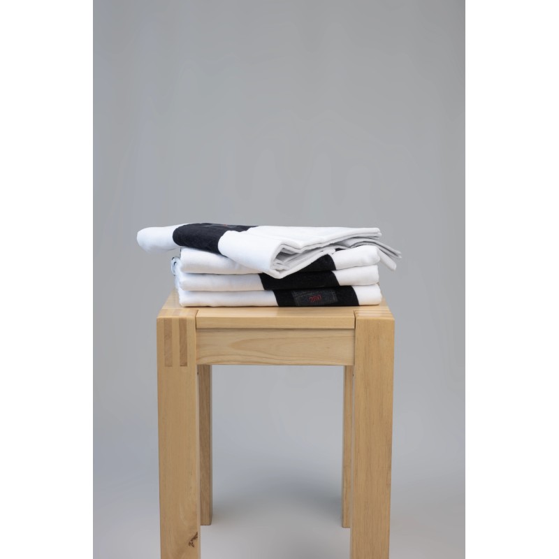 Badetuch HIKU mit schwarzem Gürtel im XXL-Design